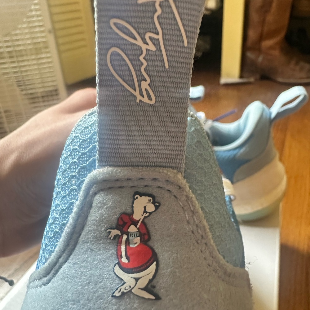 Adidas Blue and White Sneakers Modern Design - Picture 3 of 6